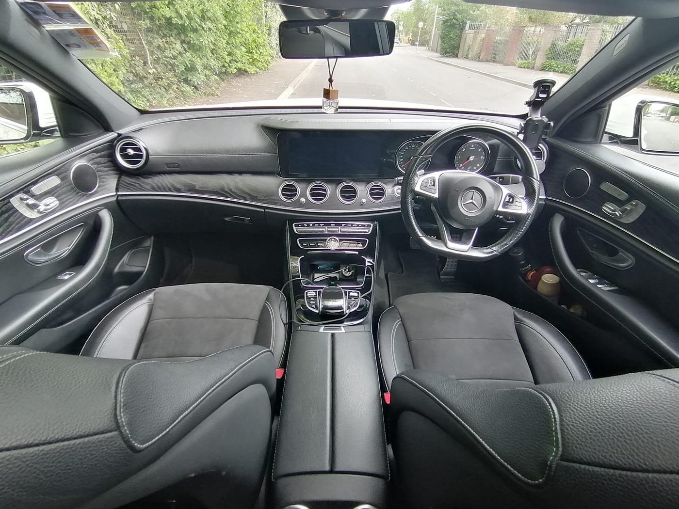 Front cabin of the Mercedes-Benz E-Class used by MCR Elite Transfers on Manchester to Leeds transfers